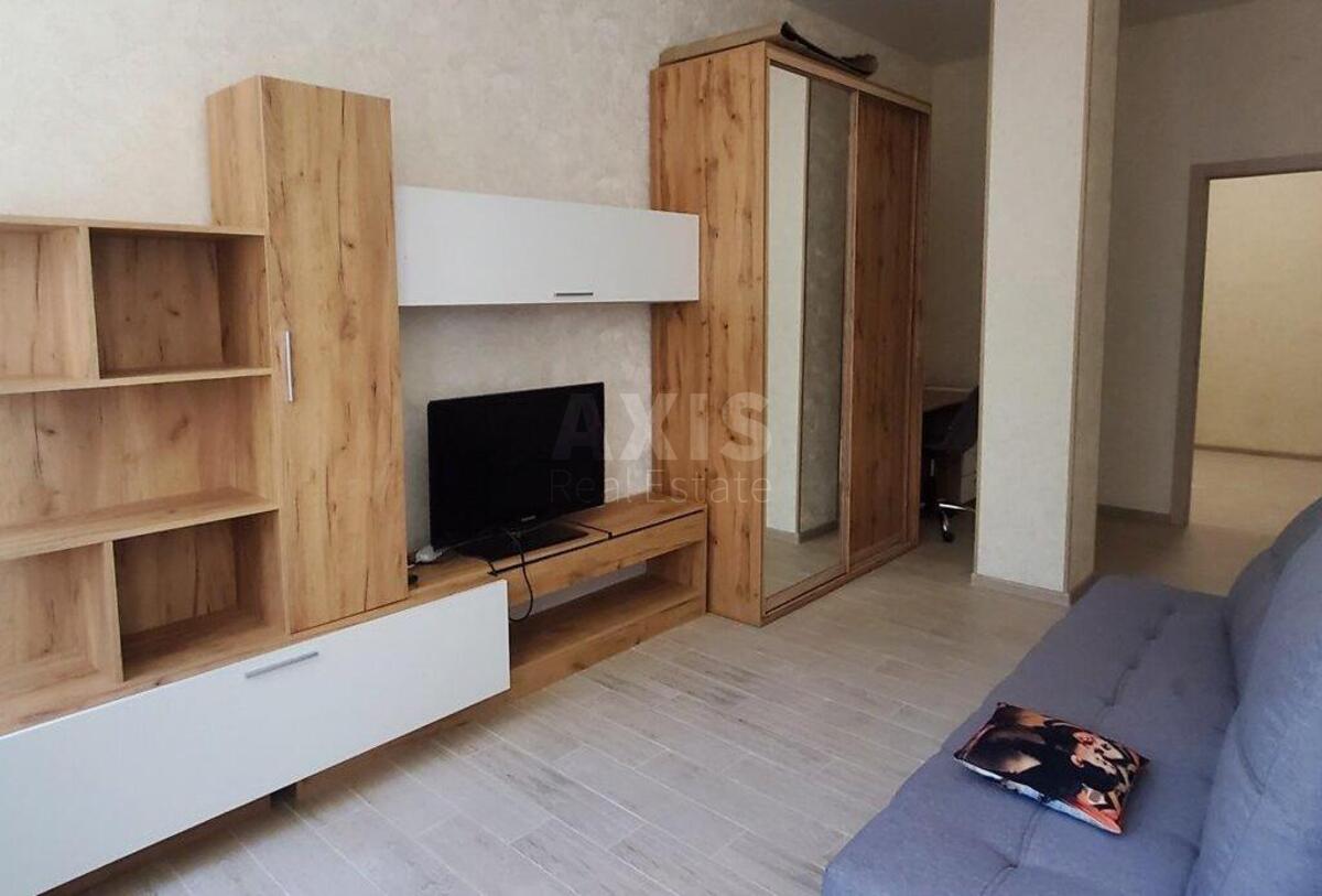 1k apartment vul. Svitlyc'kogo 351