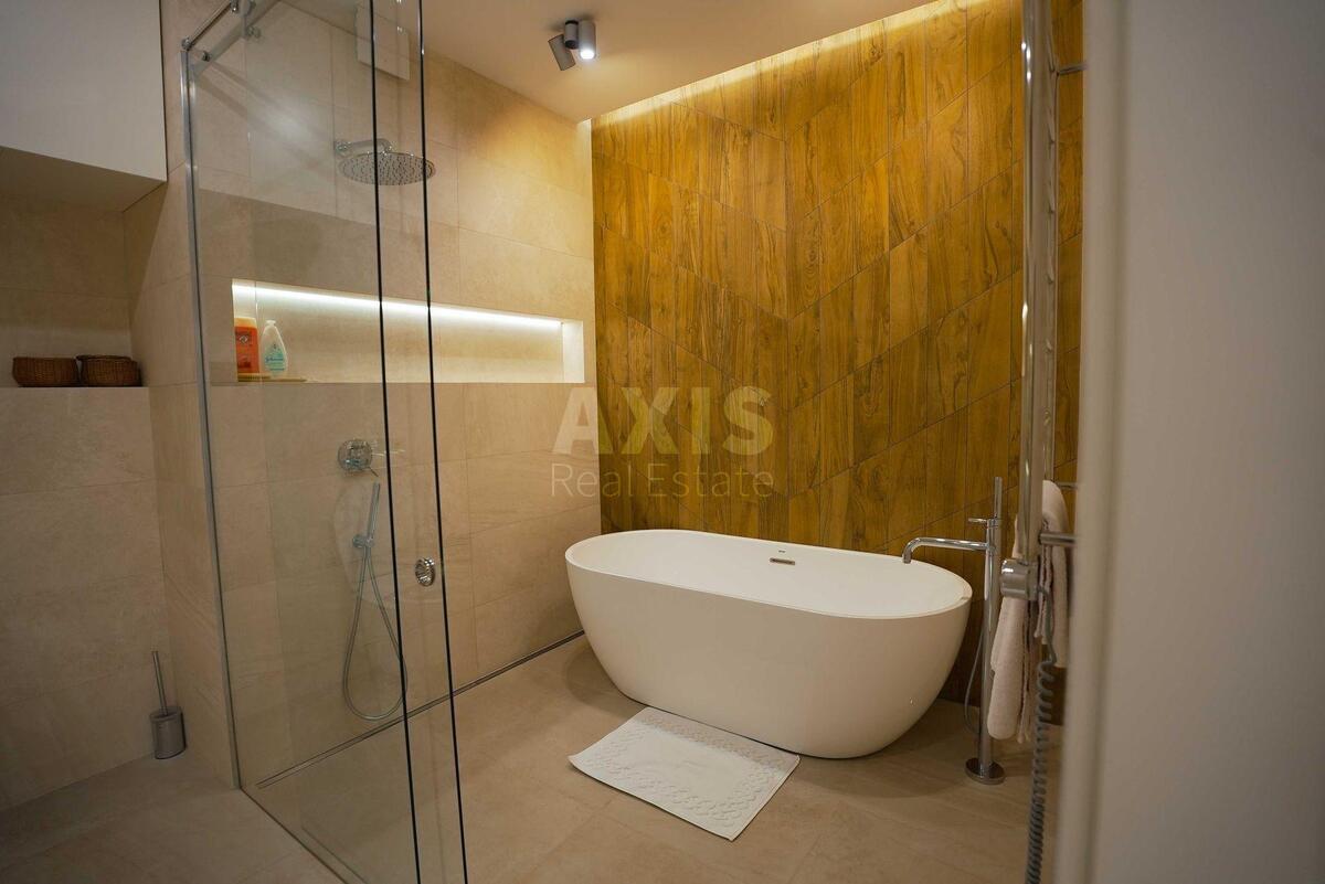 3k apartment vul. Dragomyrova Myhajla 208