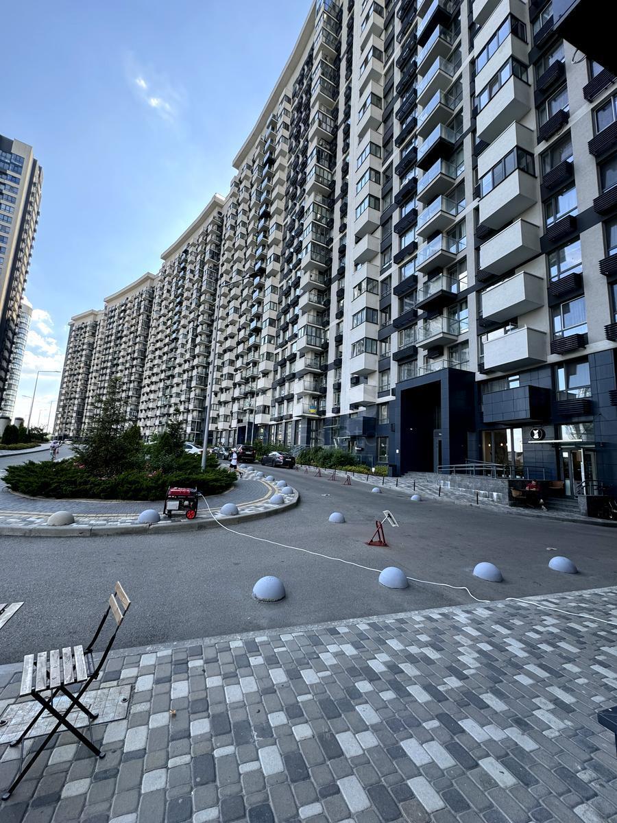 3k apartment nab. Dniprovs'ka 14