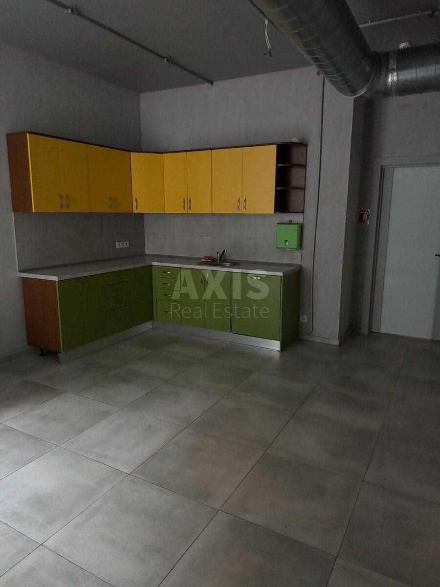 Office vul. Jevgena Konoval'cja 32Б, 700m27
