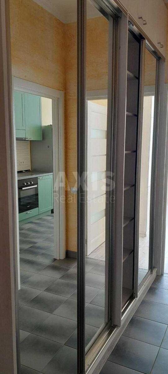1k apartment vul. Svitlyc'kogo 355