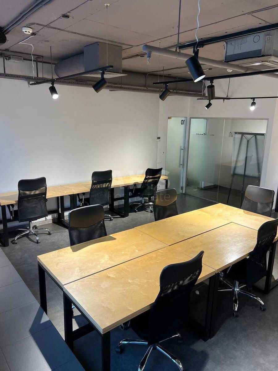 Office vul. Jaroslavs'ka 1/3, 460m21