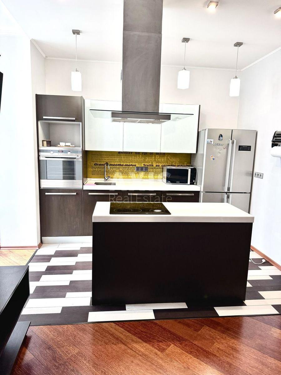 3k apartment vul. Jevgena Konoval'cja 320