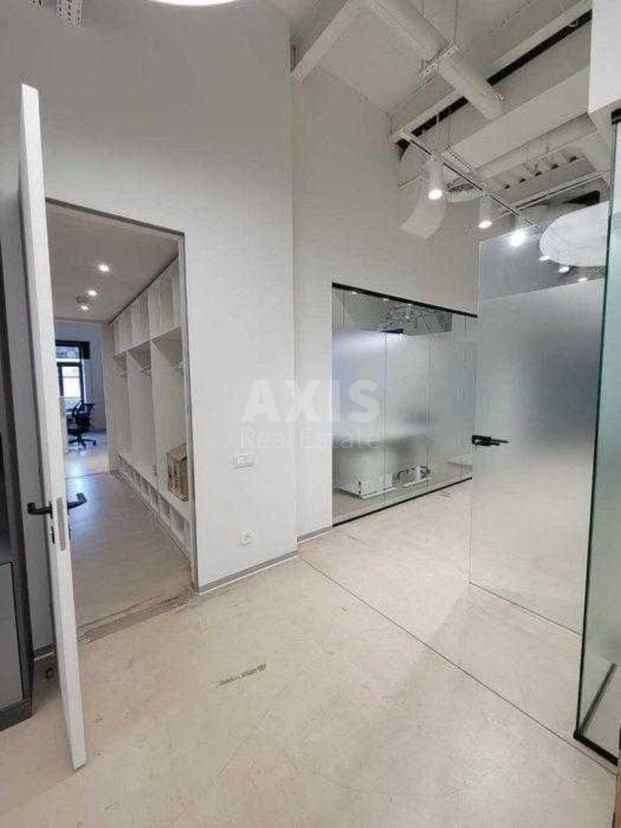 Office vul. Basejna 2А, 270m25
