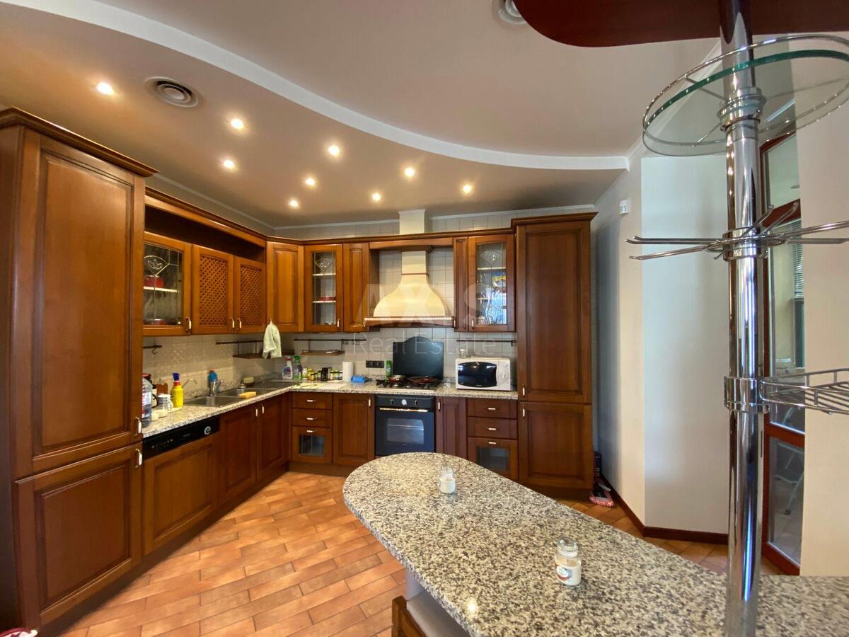 5k apartment vul. Antonovycha 7В