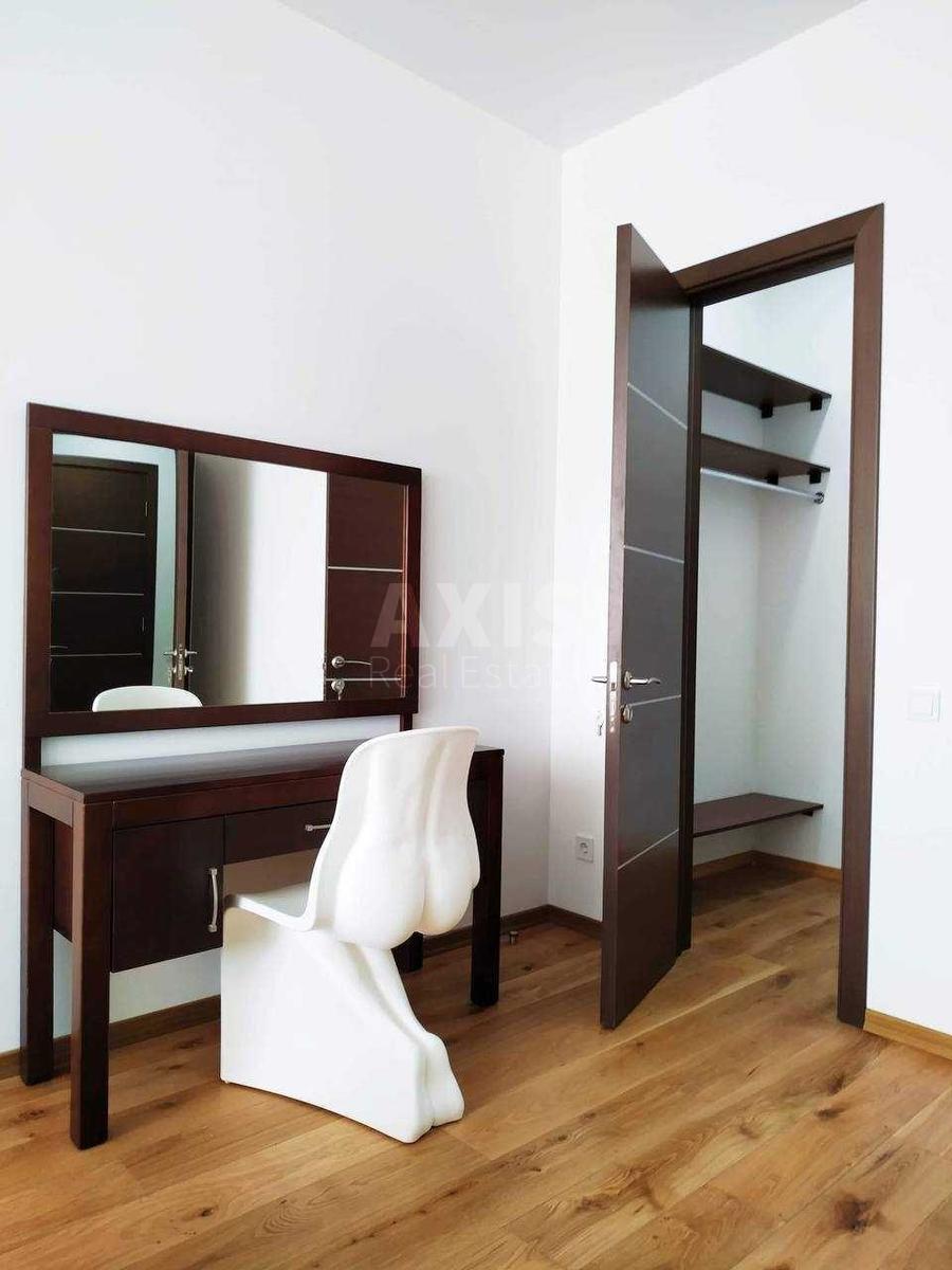 3k apartment vul. Parkovo-Syrec'ka 4Б4
