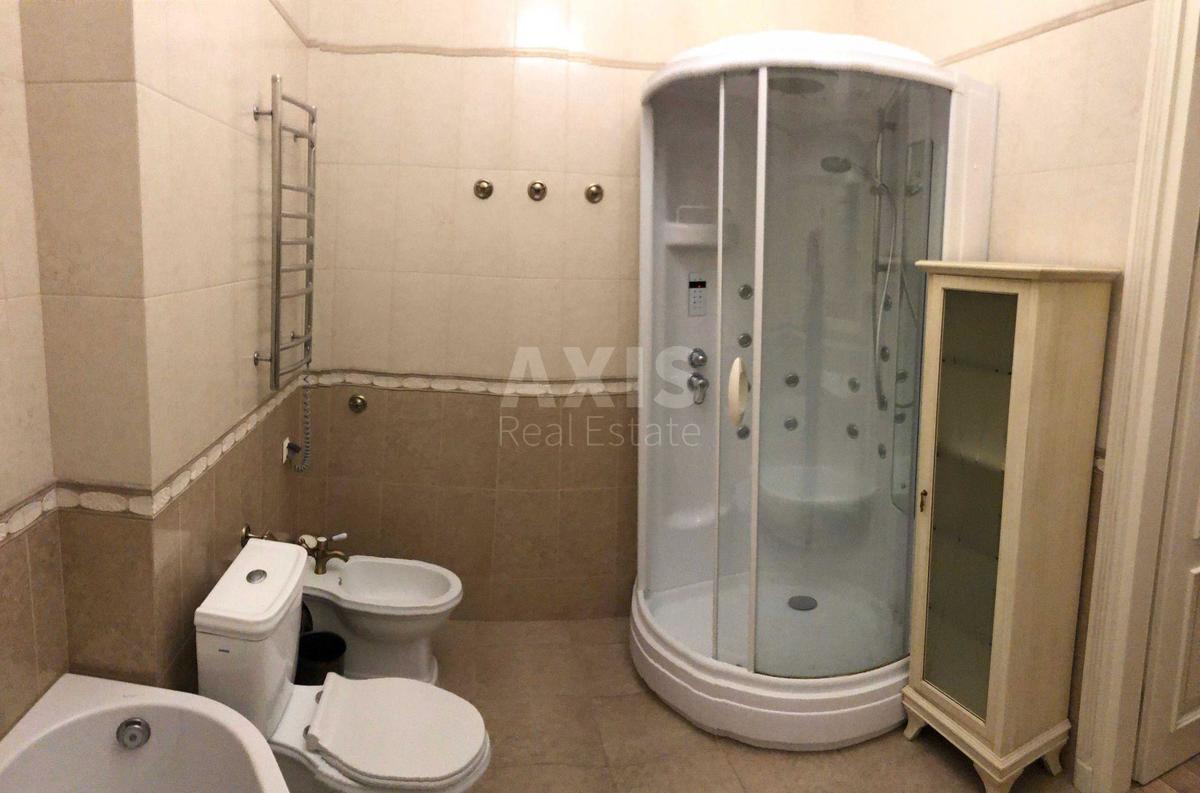 5k apartment uzv. Krutyj 56