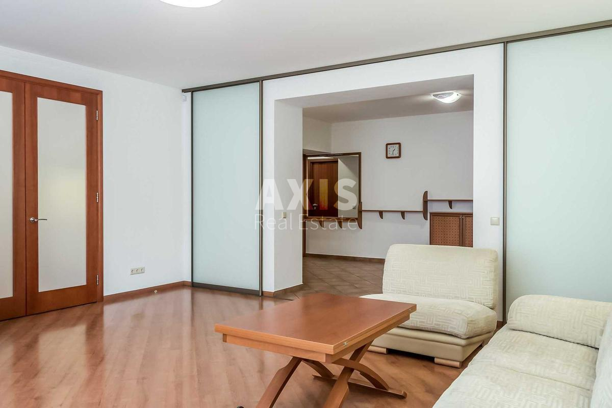 3k apartment vul. Dmytrivs'ka 452