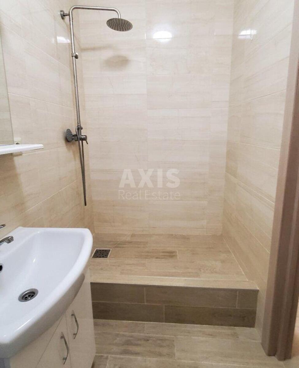 1k apartment vul. Svitlyc'kogo 352