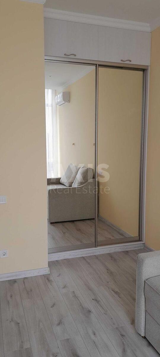 1k apartment vul. Svitlyc'kogo 353