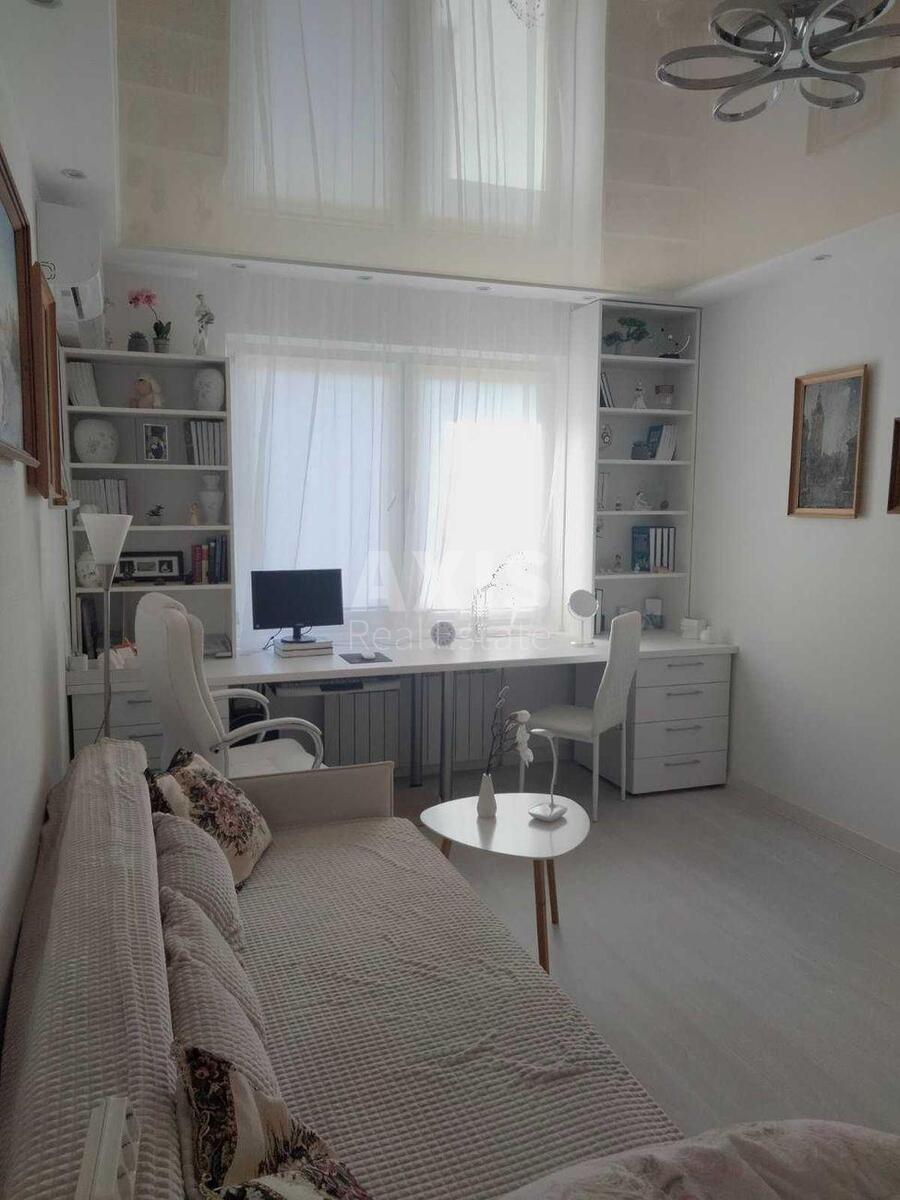 1k apartment vul. Urlivs'ka 200