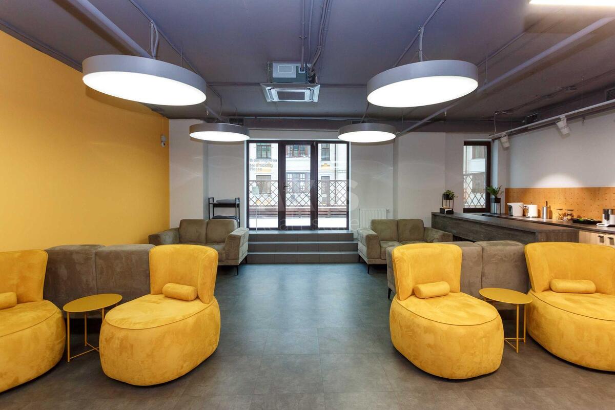 Office vul. Jaroslavs'ka 1/3, 460m23