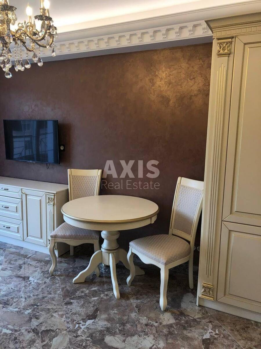 2k apartment vul. Myhajla Maksymovycha 242