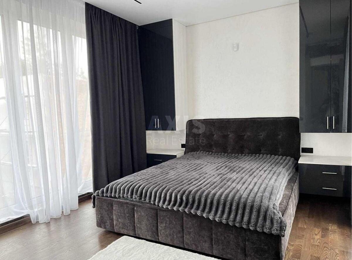 Дoм ул. Радистов, 400м2, город Киев1