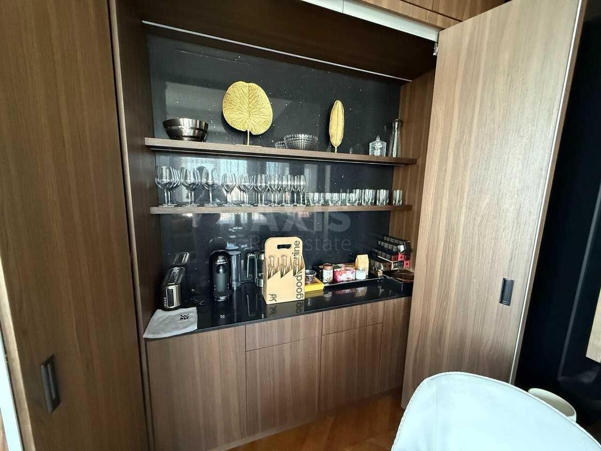 4к квартира ул. Жилянская 68608172