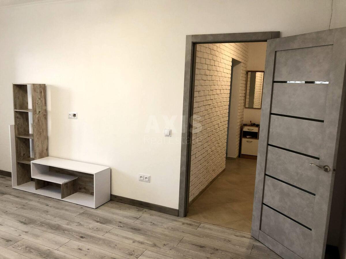 1k apartment vul. Revuc'kogo 11В3