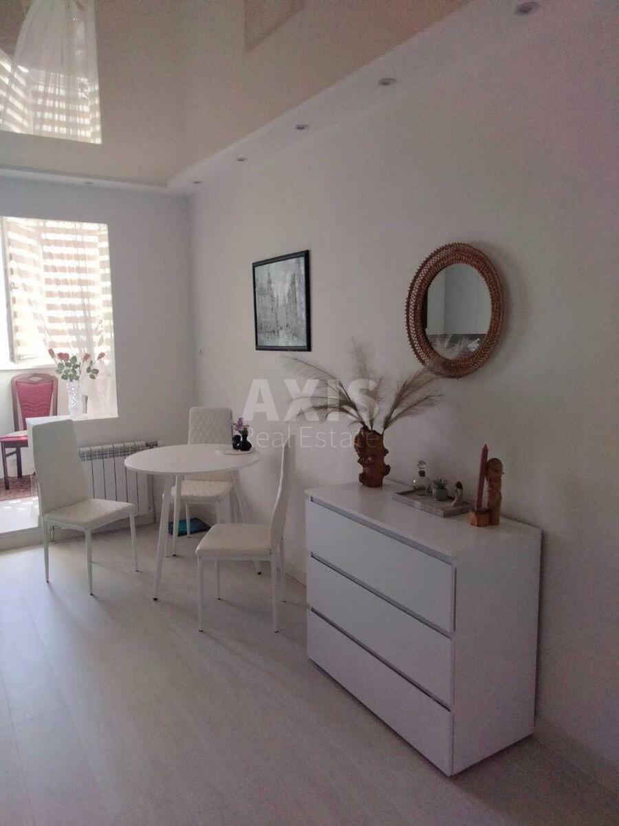 1k apartment vul. Urlivs'ka 202