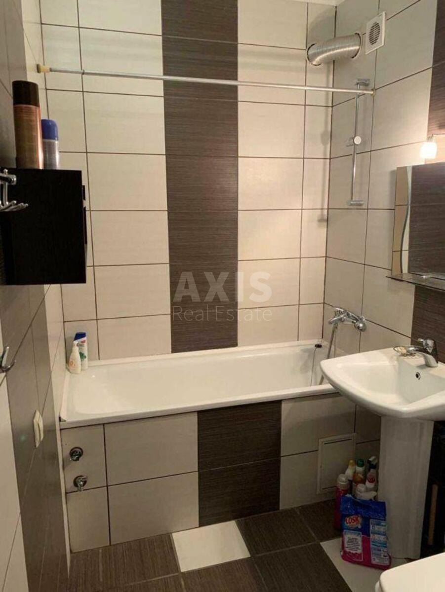 2k apartment vul. Kravchenka Mykoly 10/127