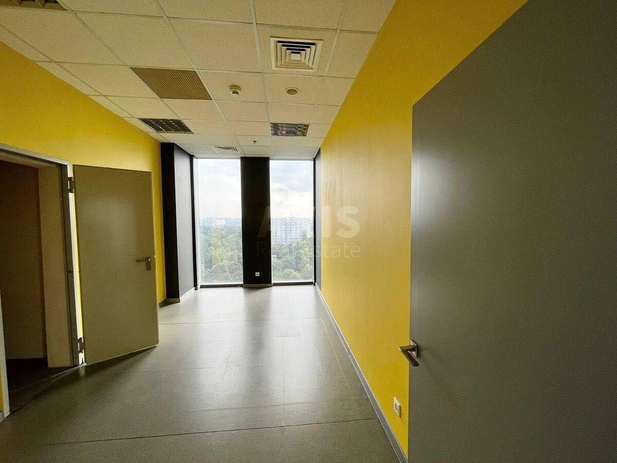 Office vul. Amosova Mykoly 12, 300m22