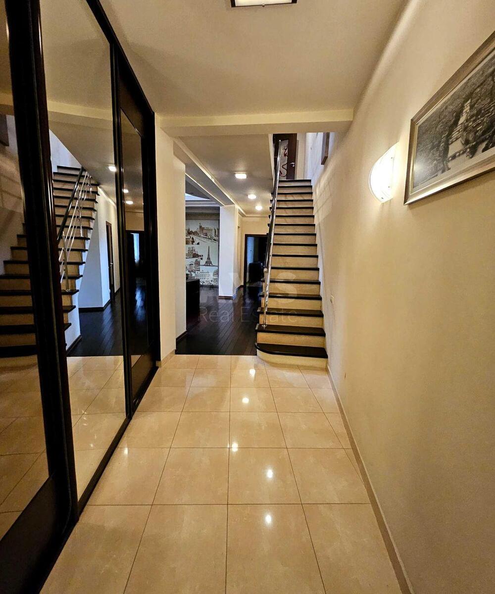 3k apartment vul. Jevgena Konoval'cja 32Б2