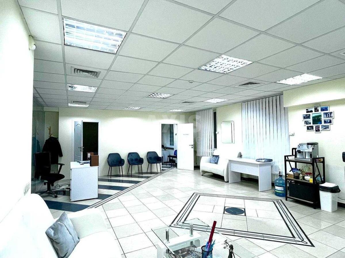 Office bul. Druzhby Narodiv 38, 103m21