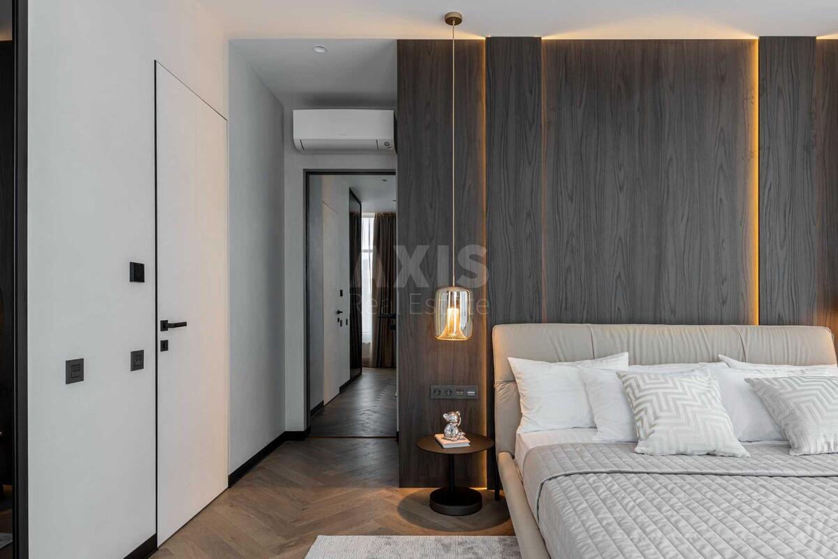 4k apartment vul. Dragomyrova Myhajla 185