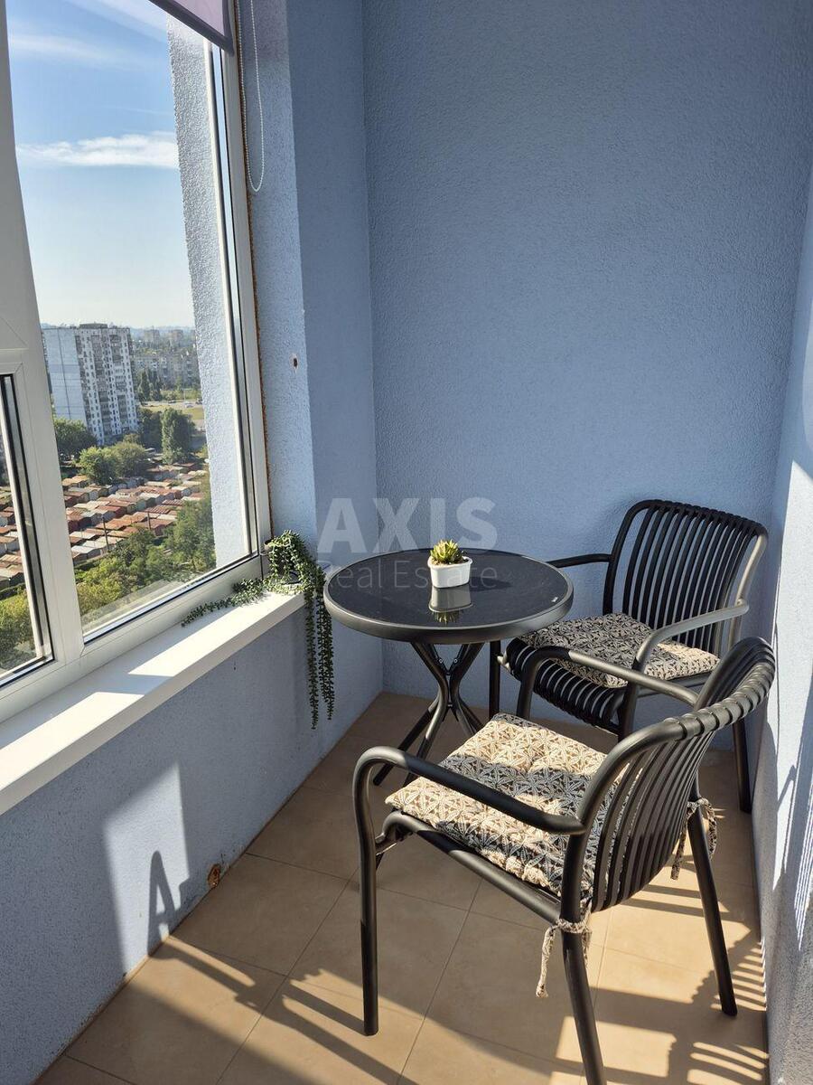 1k apartment pr-t Sobornosti 14613538