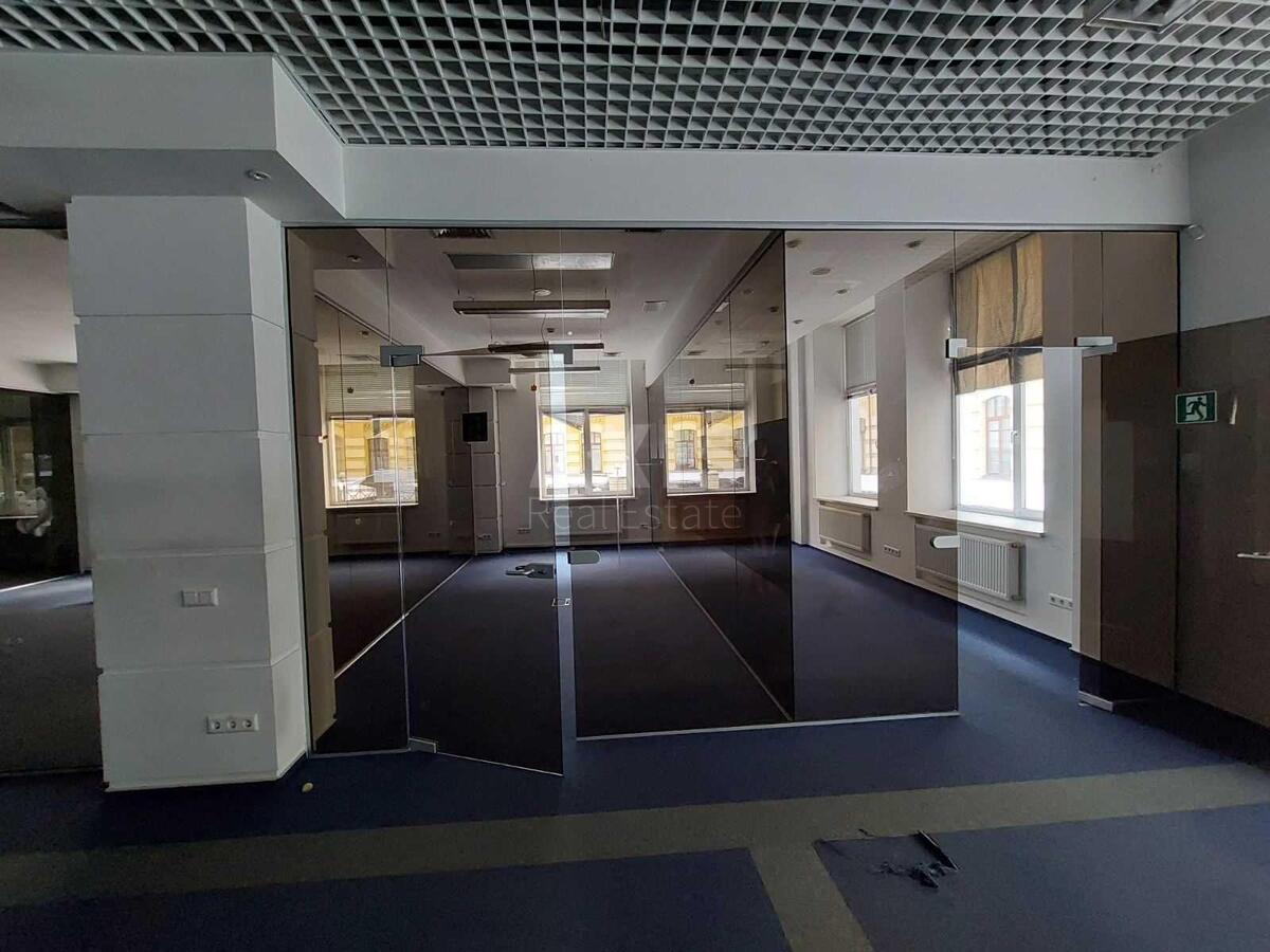 Office vul. Bul'varno-Kudrjavs'ka 24, 783m2