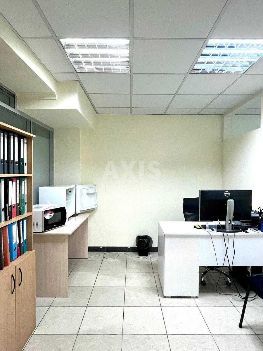 Office bul. Druzhby Narodiv 38, 103m22