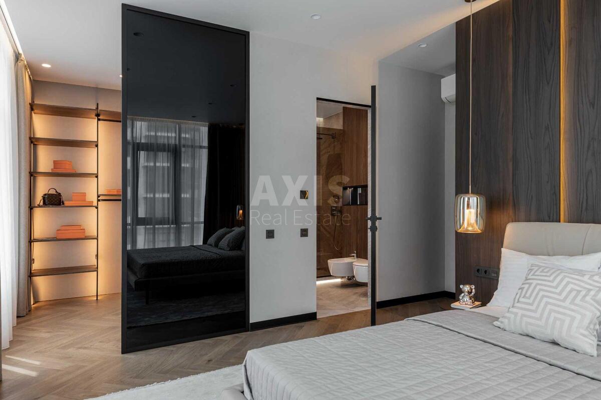 4k apartment vul. Dragomyrova Myhajla 186