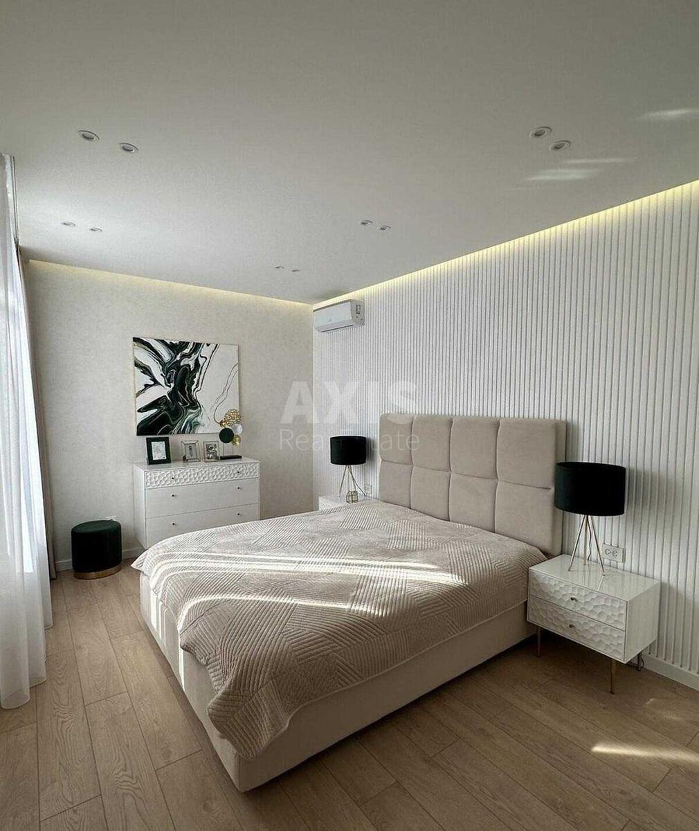 4k apartment nab. Dniprovs'ka 18628691