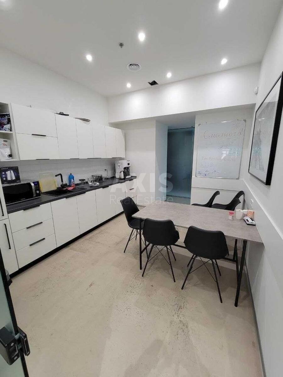 Office vul. Basejna 1/3, 269m27