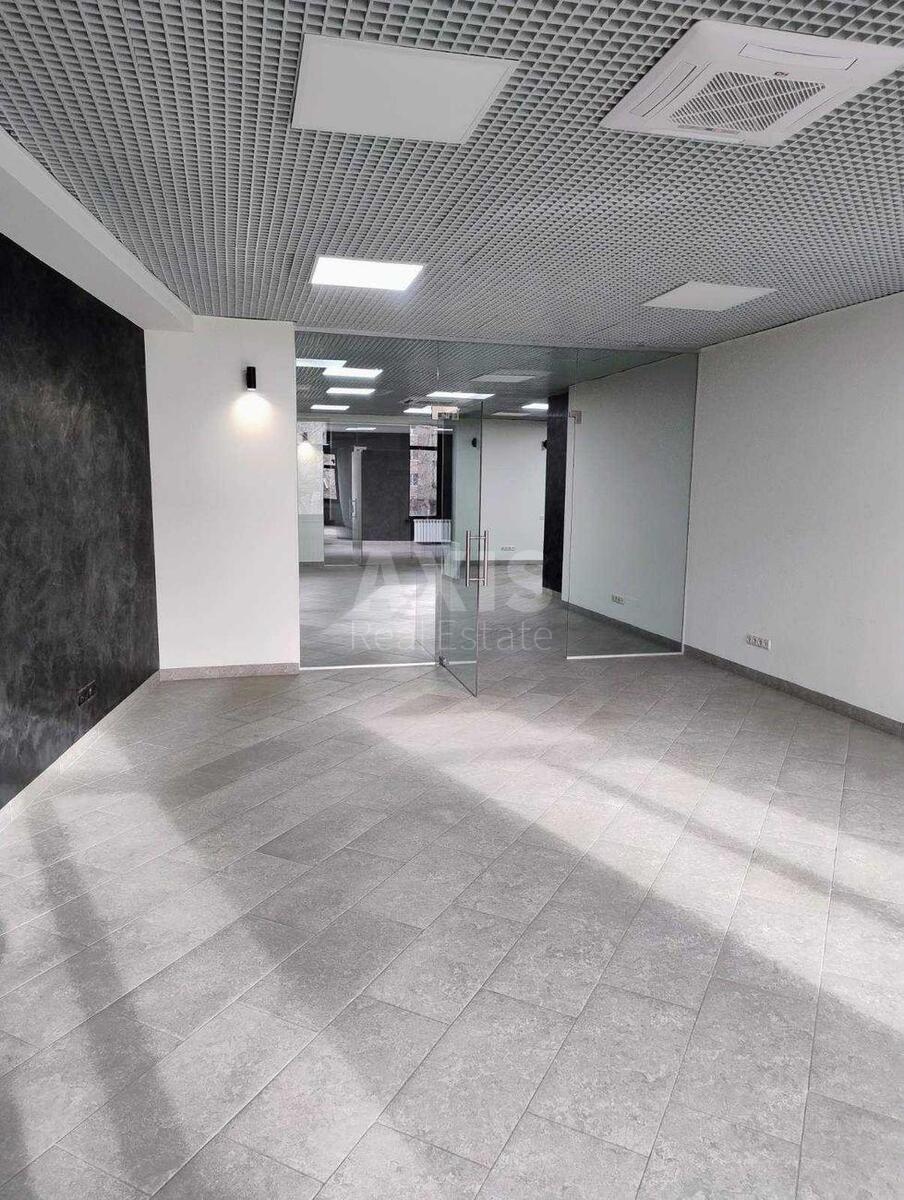 Office vul. Vozdvyzhens'ka 51А, 152m2
