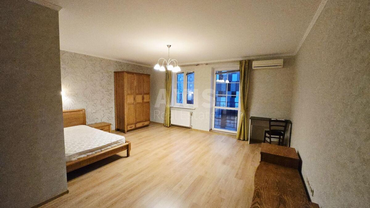 4k apartment vul. Pochajnyns'ka 25/496402111