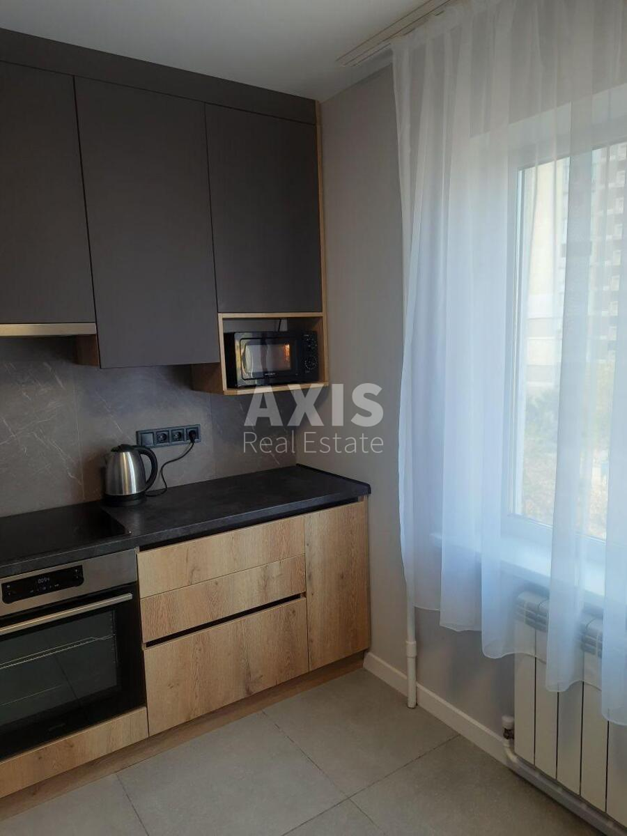 1k apartment vul. Ahmatovoi' Anny 40