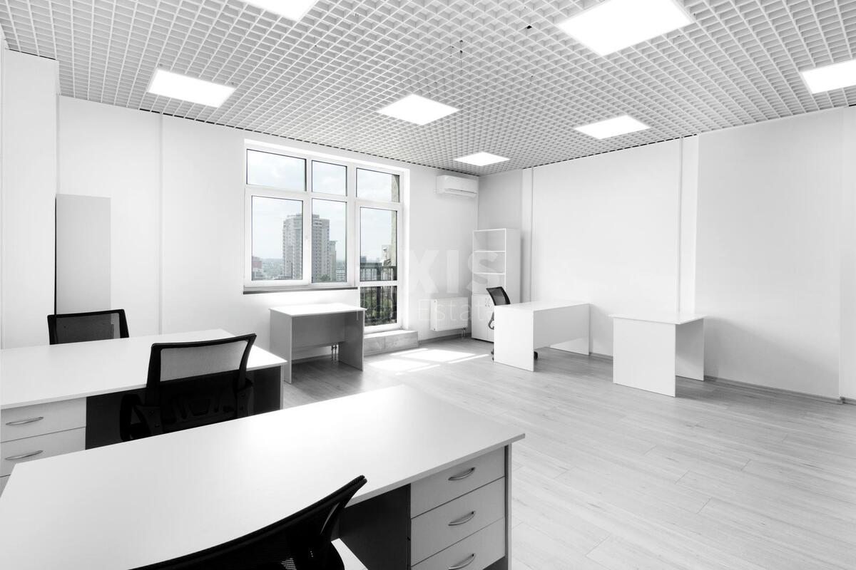 Office vul. Jevgena Konoval'cja 44А, 157m261782