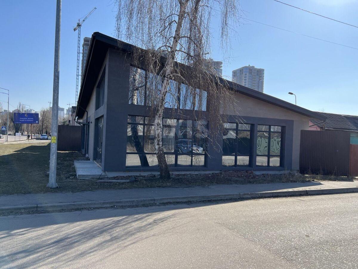 Об'єкт торгівлі вул. Драгоманова 1Н, 54м2