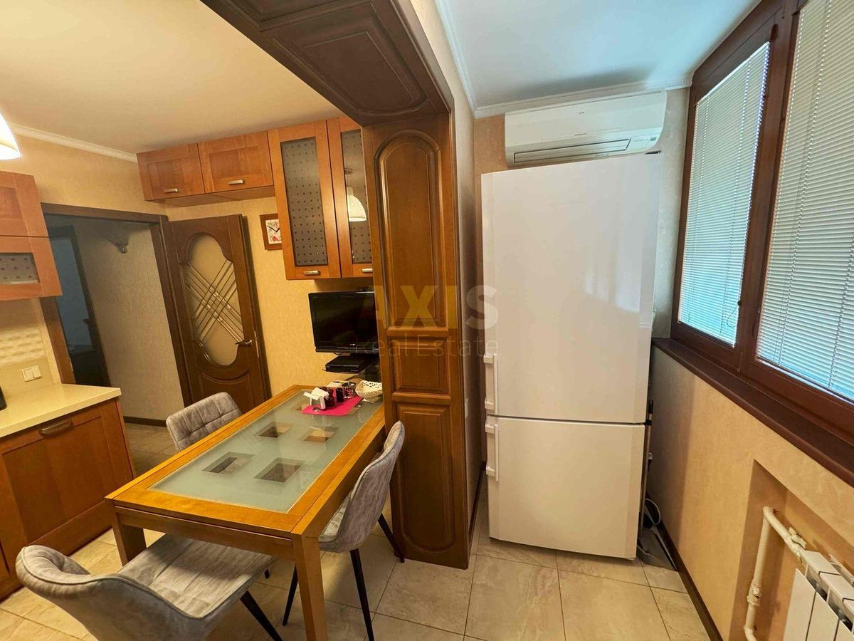3k apartment vul. Bal'zaka Onore de 869