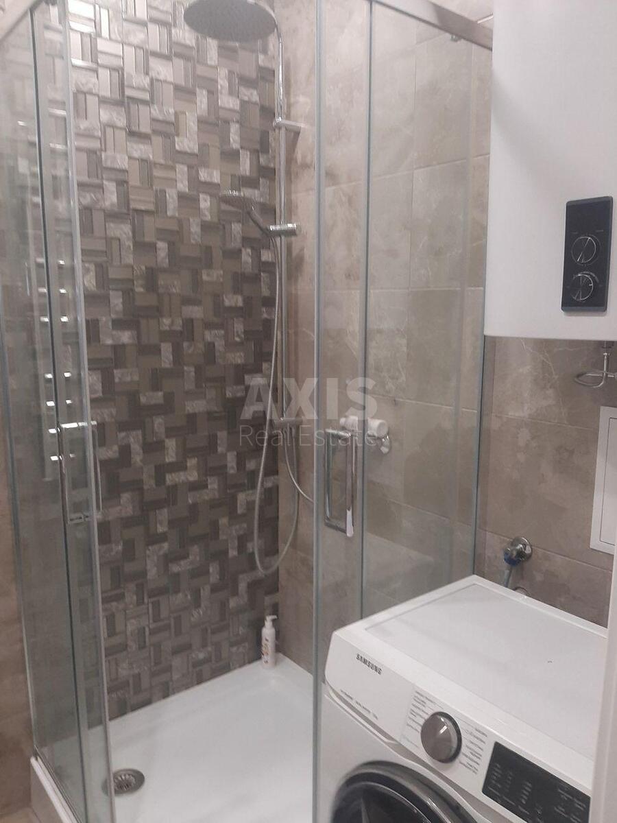 4k apartment vul. Sverstjuka Jevgena 45