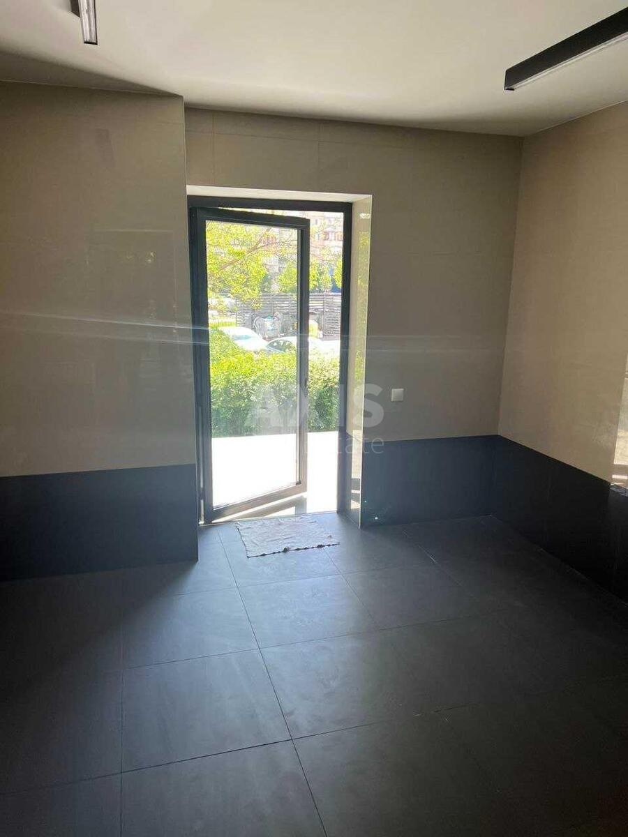 Trade object vul. Dragomanova 8, 100m2595792