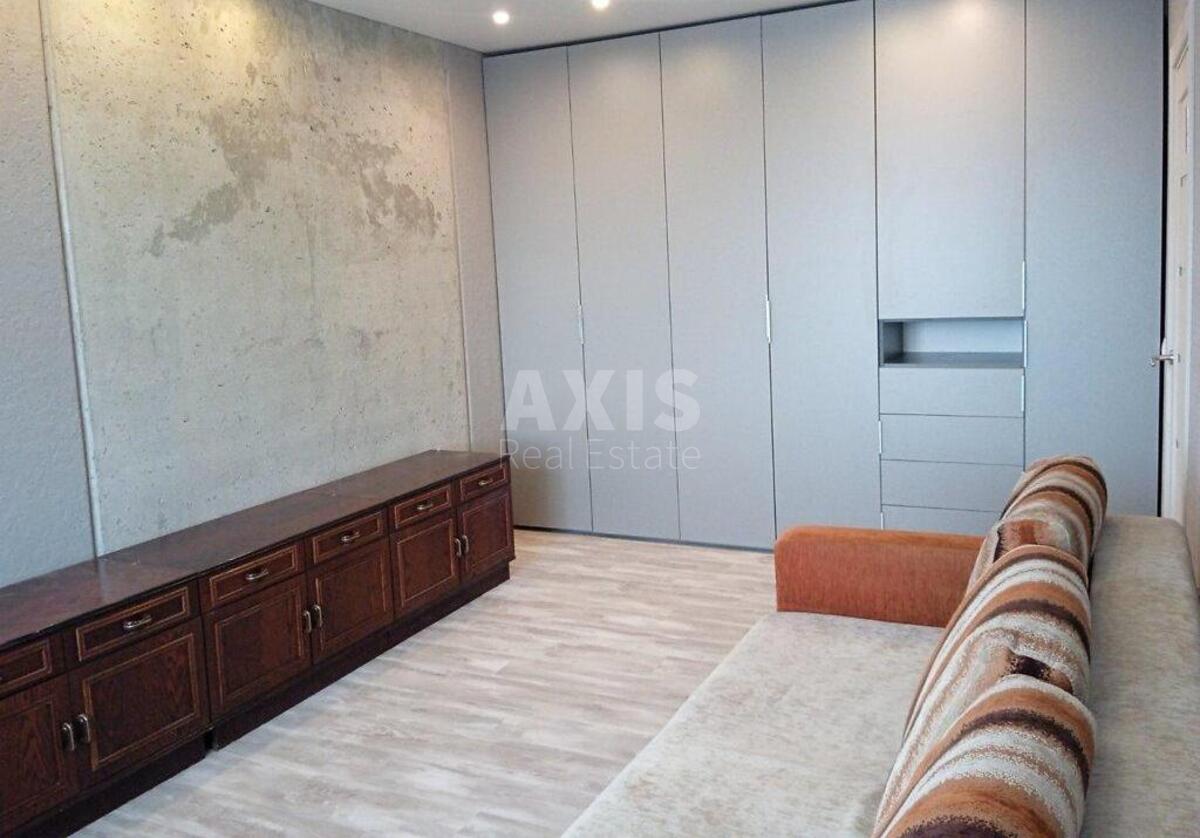 2k apartment vul. Vyshnjakivs'ka 44