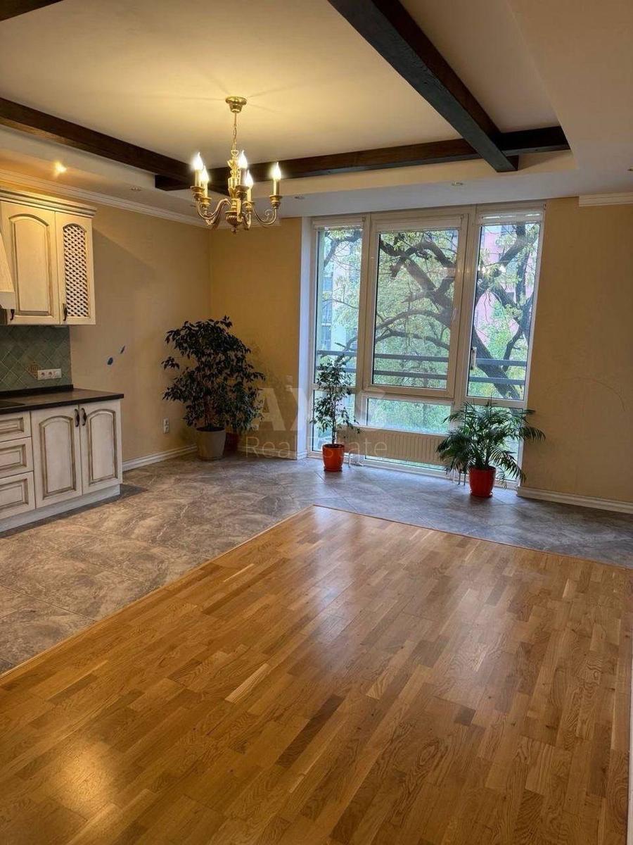 2k apartment vul. Petryc'kogo Anatolija 190