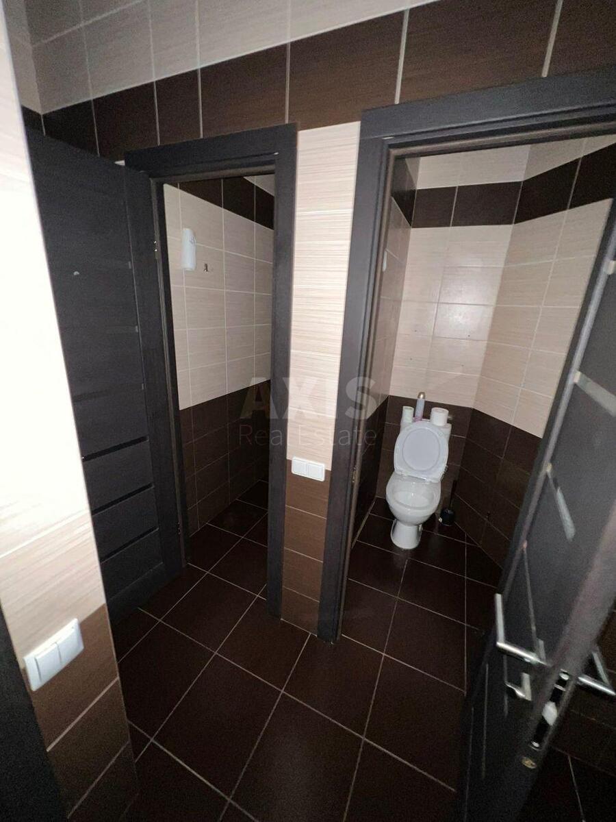 Office vul. Jevgena Konoval'cja 36Д, 470m26095111