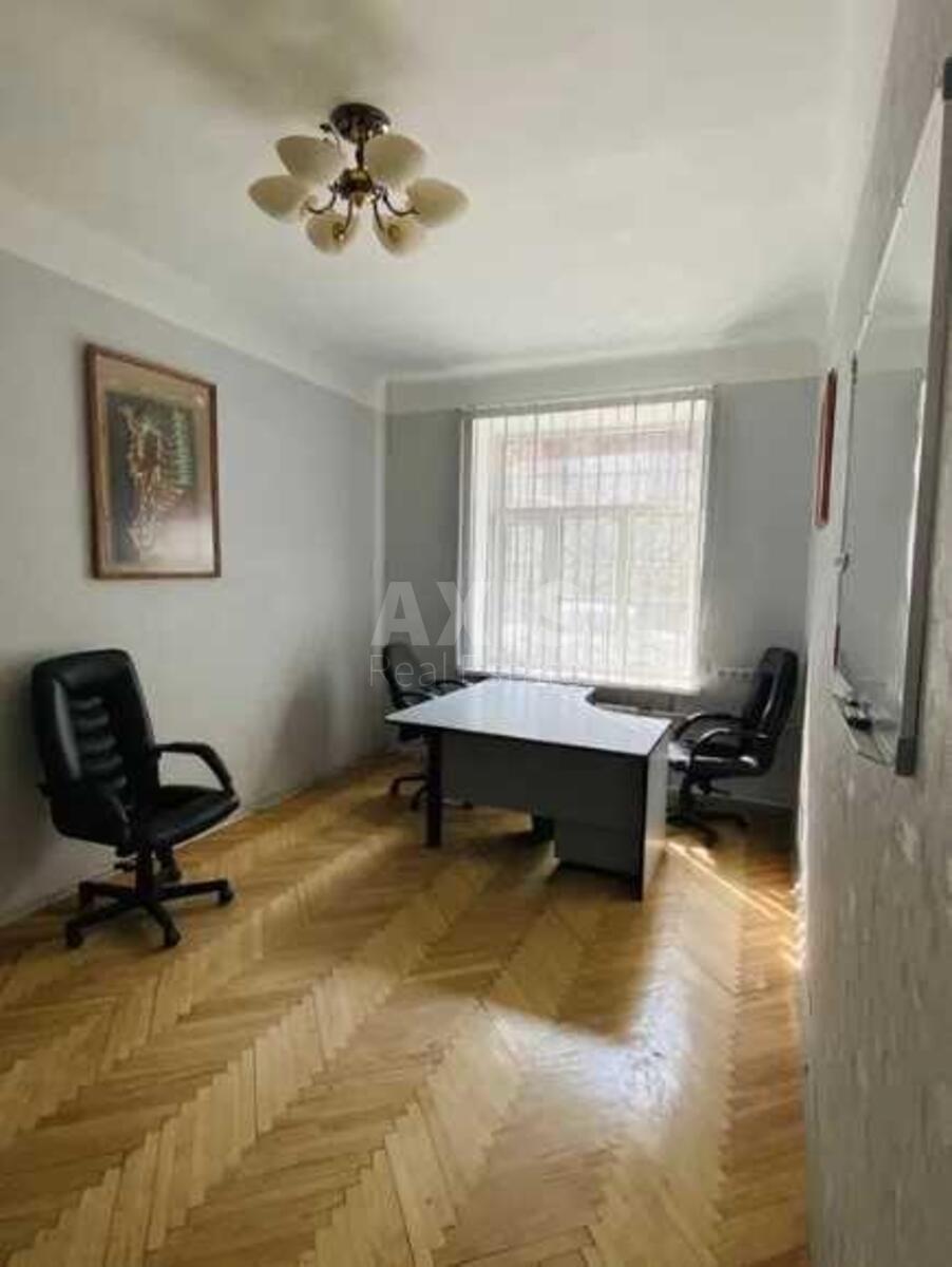 Office bul. Druzhby Narodiv 38, 114m2