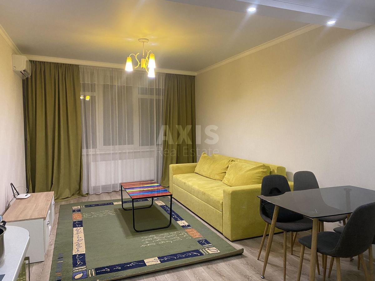 2k apartment vul. Volodymyra Naumovycha 40