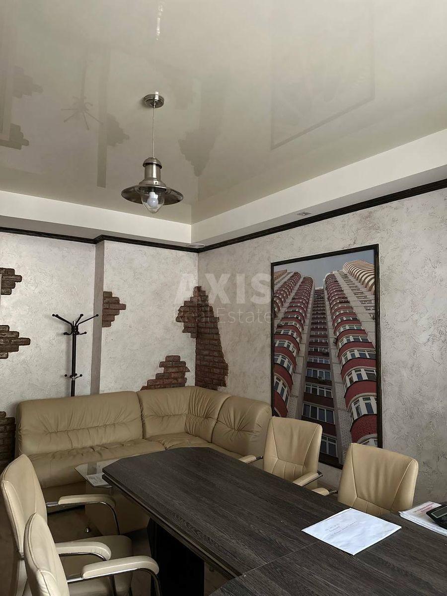 Office vul. Patriarha Mstyslava Skrypnyka 40, 129m23