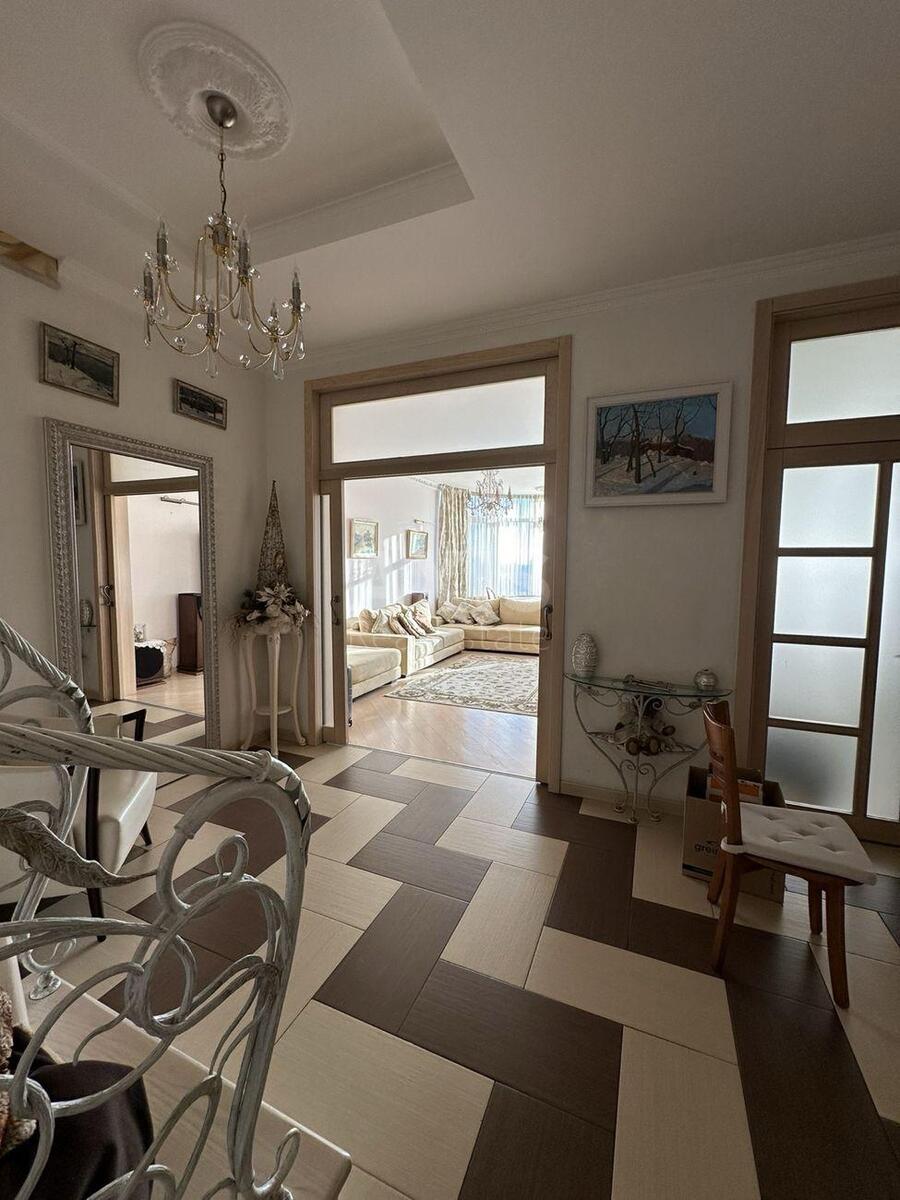 3k apartment vul. Dmytrivs'ka 693