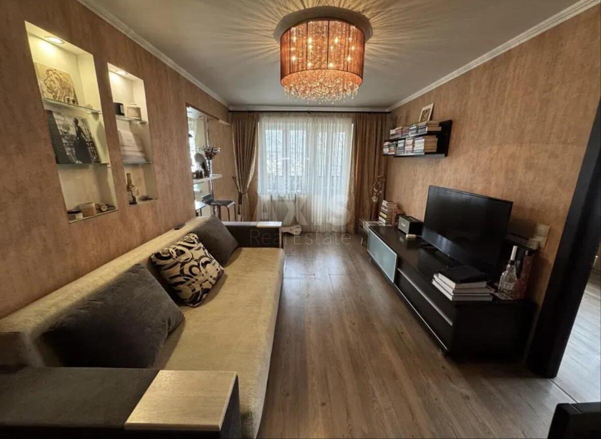 2к квартира ул. Набережно-Крещатицкая 35А1