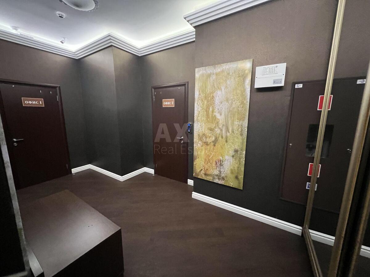 Office vul. Jevgena Konoval'cja 44Б, 245m2572279