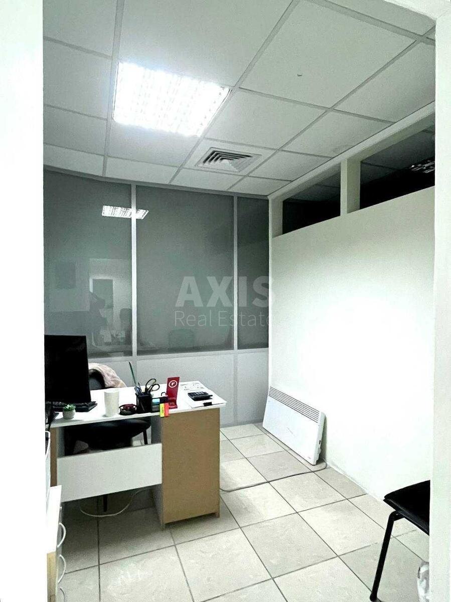 Office bul. Druzhby Narodiv 38, 103m29